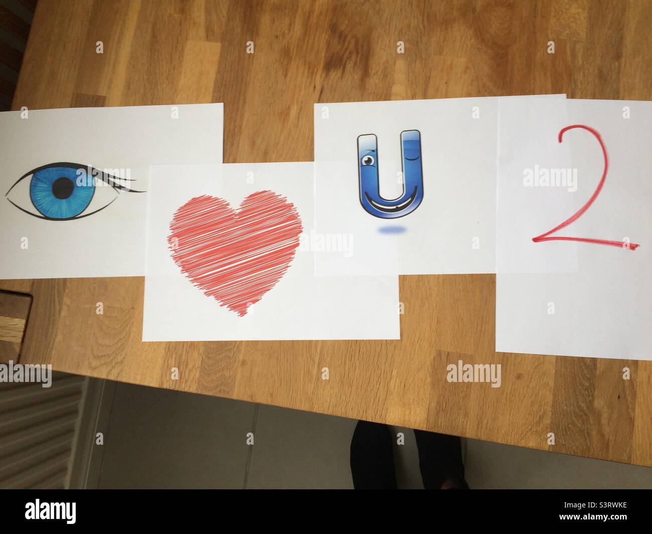 Eye signs hi-res stock photography and images - Alamy