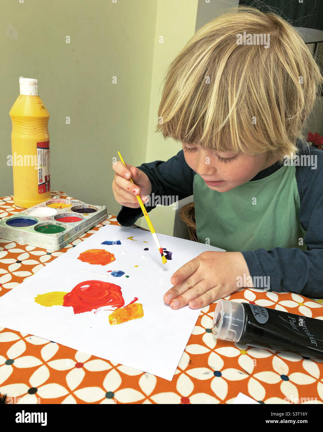 Preschool activity hi-res stock photography and images - Alamy