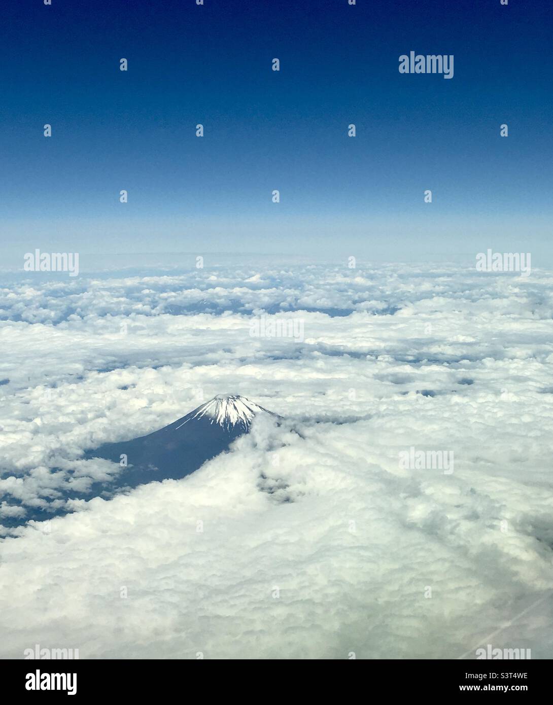 Aerial Image of Mount Fuji, partially covered in cloud Stock Photo - Alamy