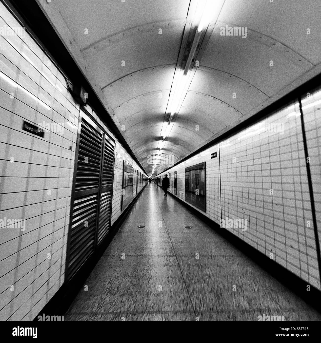 Tube station walk to another tube platform Stock Photo Alamy