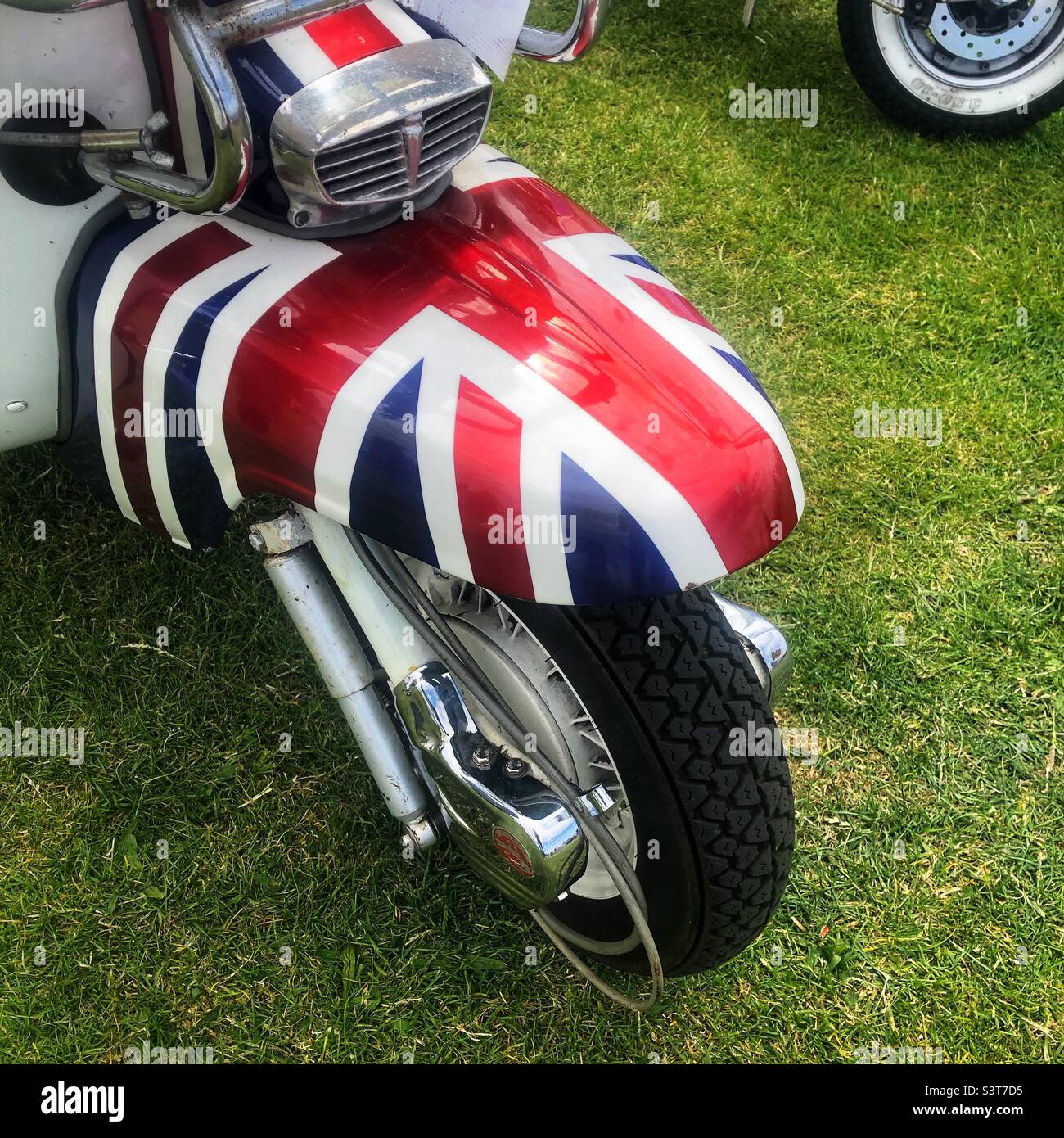 Scooter moped painted in union jack colours Stock Photo Alamy