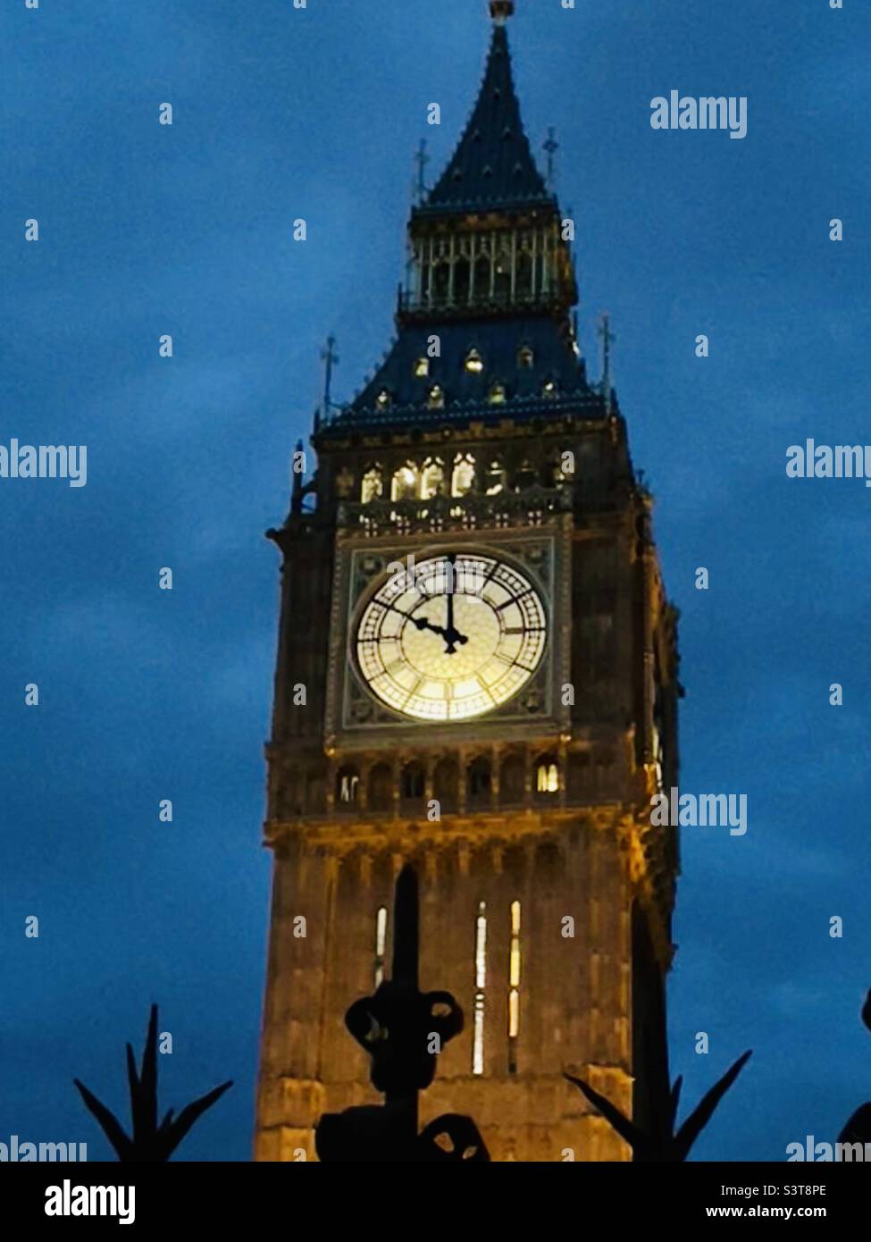 The clock strikes ten. Elizabeth Tower, originally referred to as the Clock Tower, but more popularly known as Big Ben Is at the North end of the UK Parliament in Westminster. - Smartphone Captured Stock Image