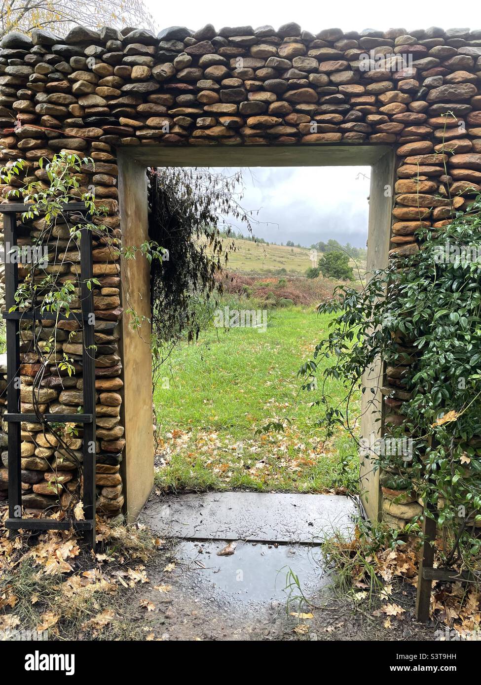 Country frame hi-res stock photography and images - Alamy
