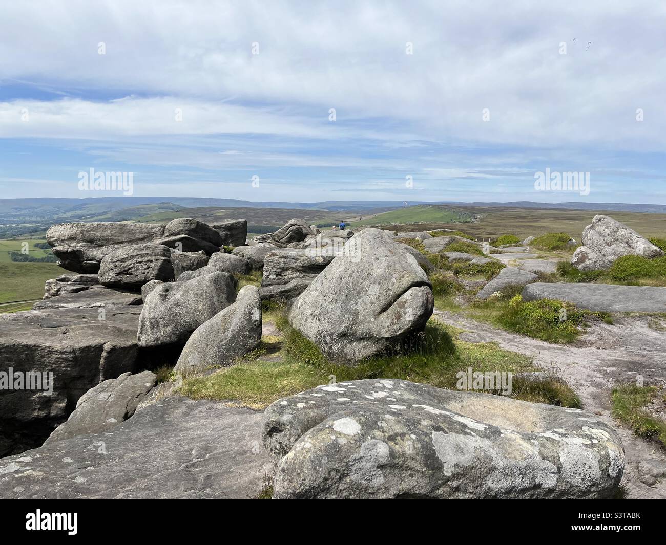 Stanage Top Rope View across the top of Stanage Edge in the Peak District Stock Photo ...