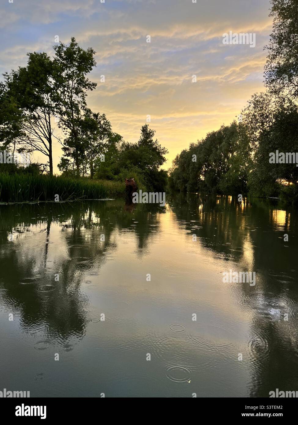 Rain showers hires stock photography and images Alamy