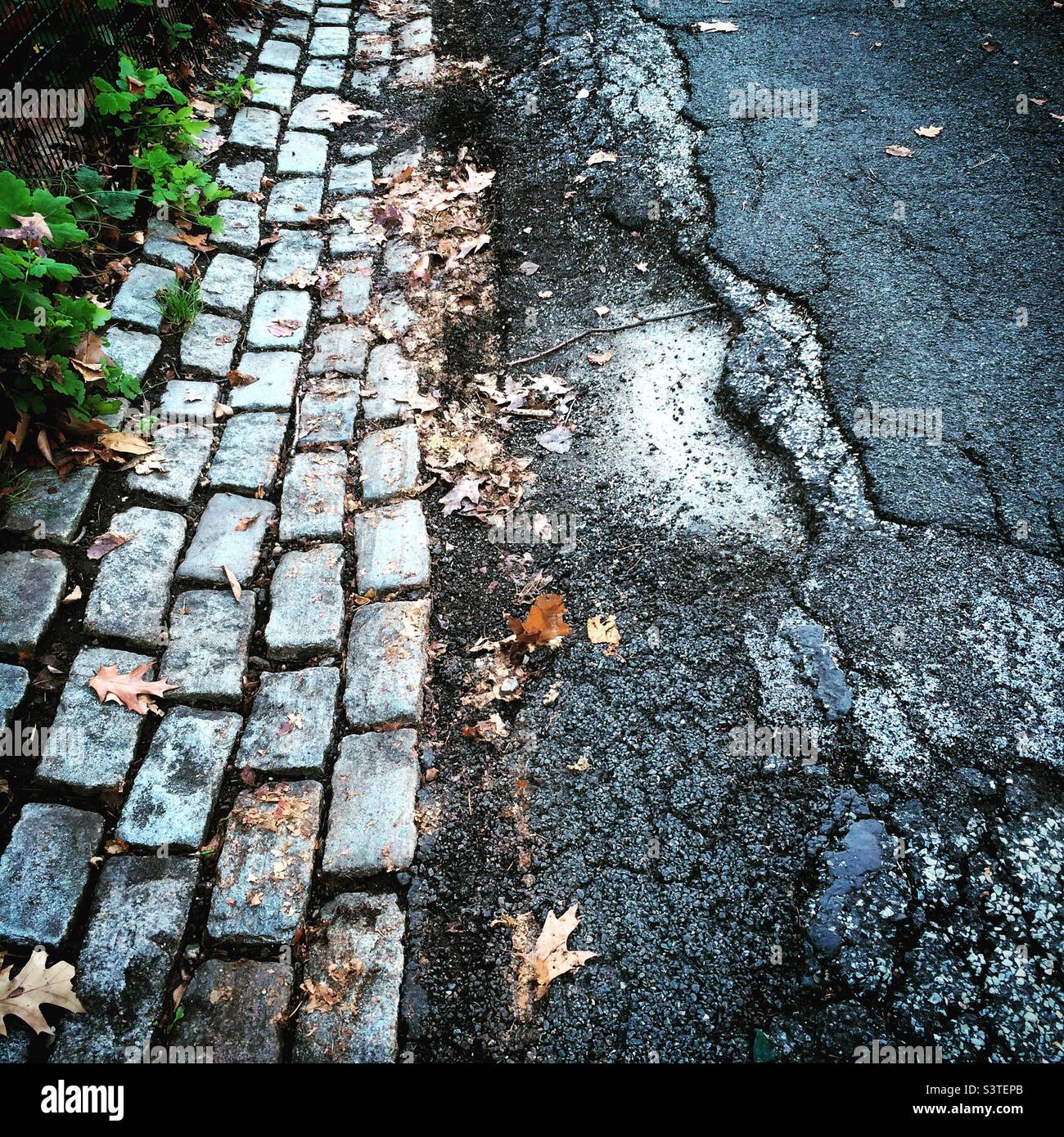 Brick paths hi-res stock photography and images - Alamy