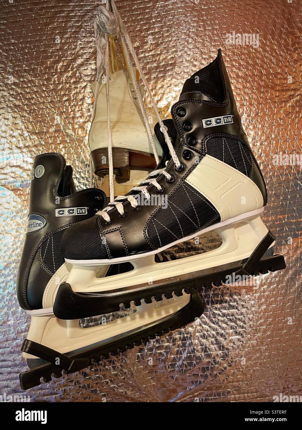 https://c8.alamy.com/comp/S3TERF/a-pair-of-mens-ice-skates-hanging-from-a-nail-2022-usa-S3TERF.jpg