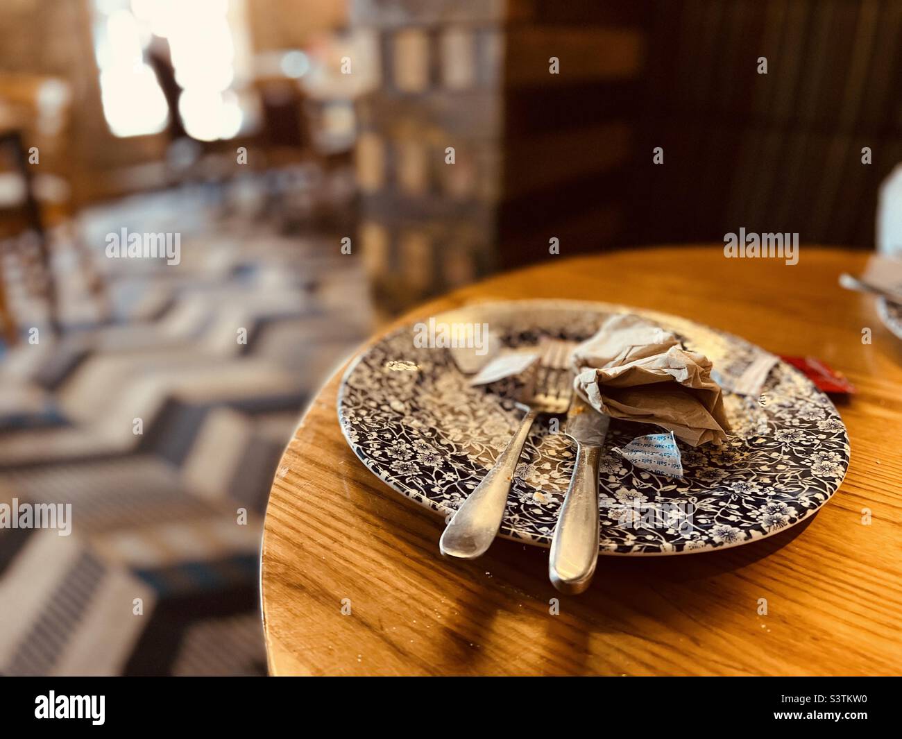Empty restaurant plate hires stock photography and images Alamy