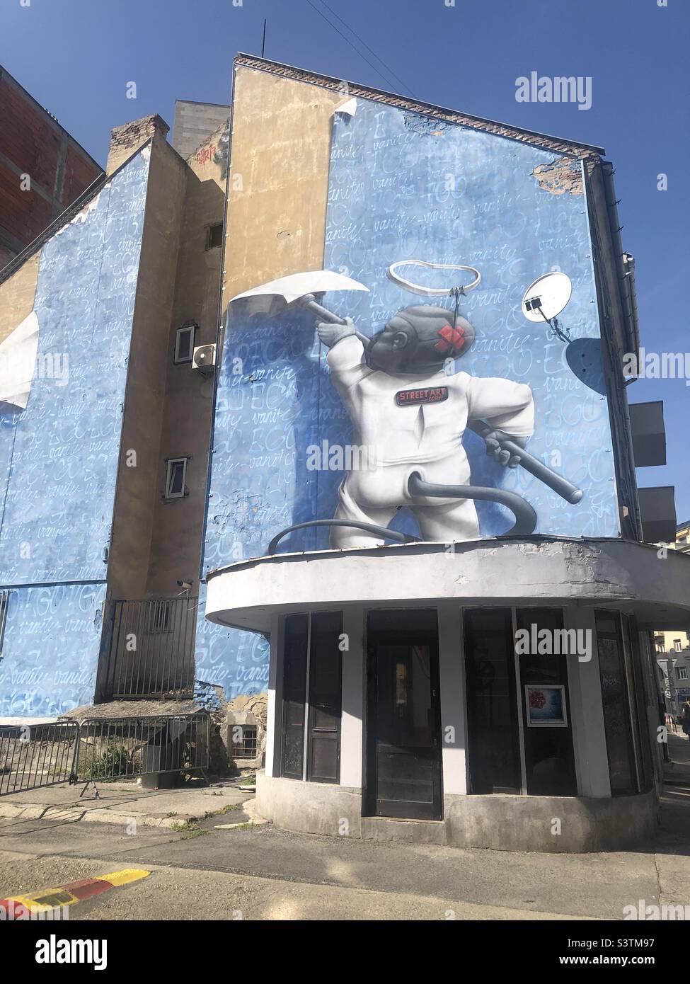 Mural wallpaper hi-res stock photography and images - Alamy