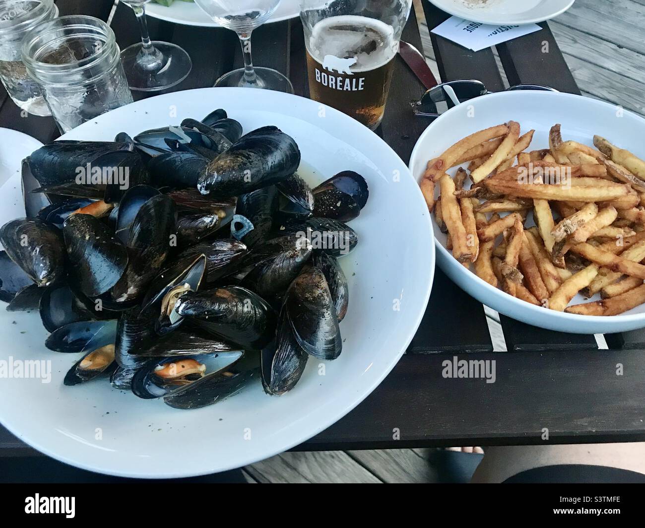 Moules et frites hi-res stock photography and images - Alamy
