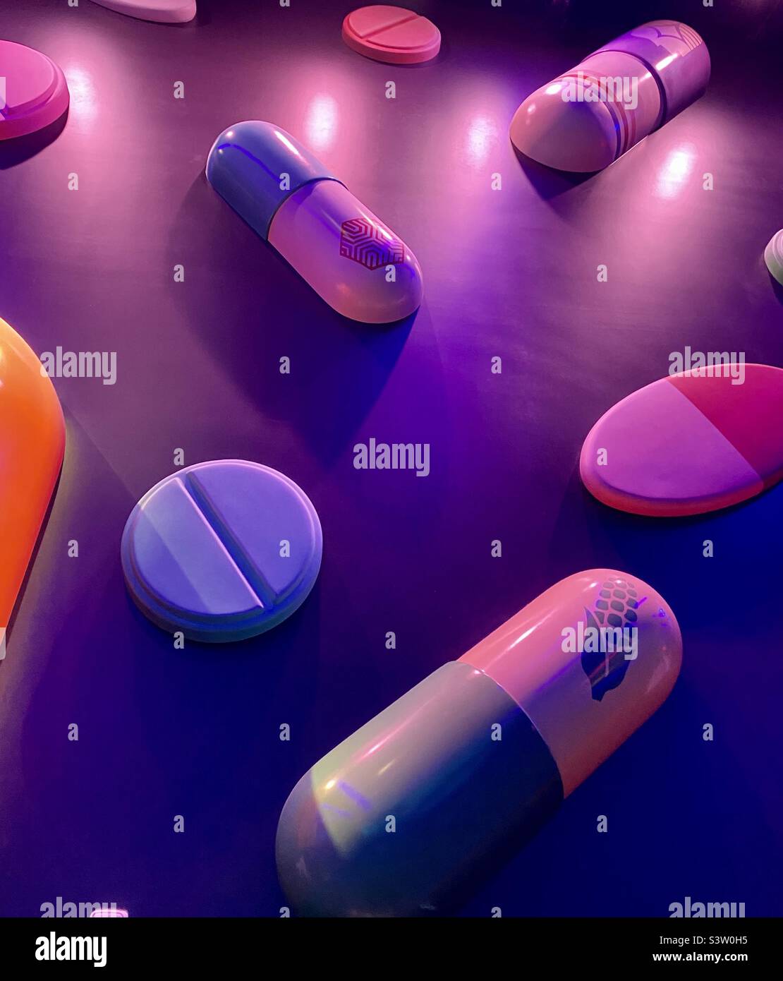 Pop some pills hi-res stock photography and images - Alamy