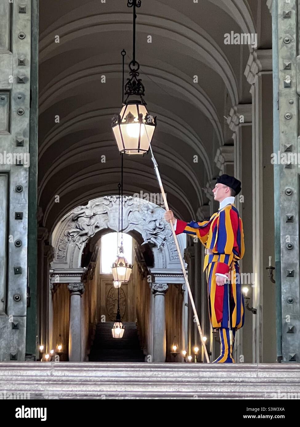This is an amazing shot of the Swiss Guard at the Vatican/St. Peter’s ...