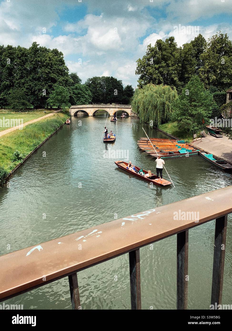 Punting along the River Cam in Cambridge Stock Photo