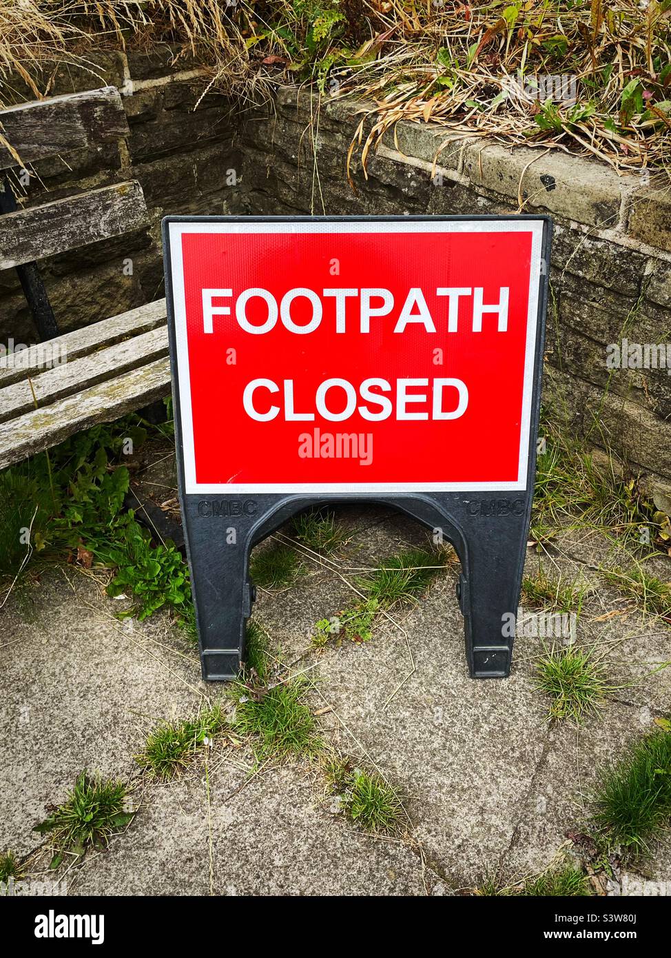 ‘No Access’ a footpath closed sign blocks the way forward for pedestrians Stock Photo