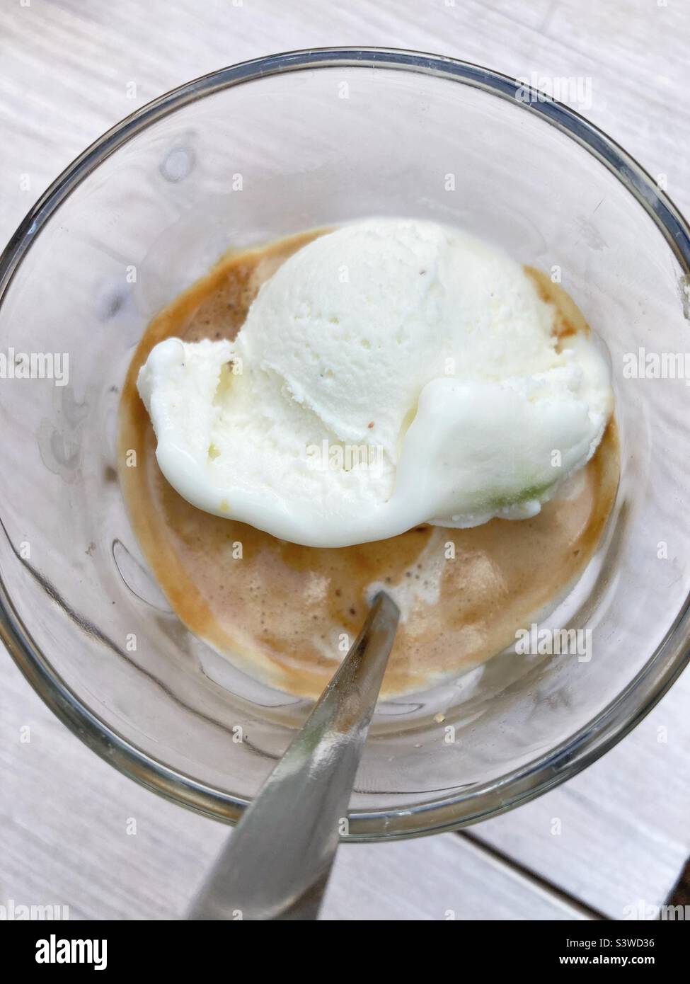 Glass vanilla ice cream hi-res stock photography and images - Alamy
