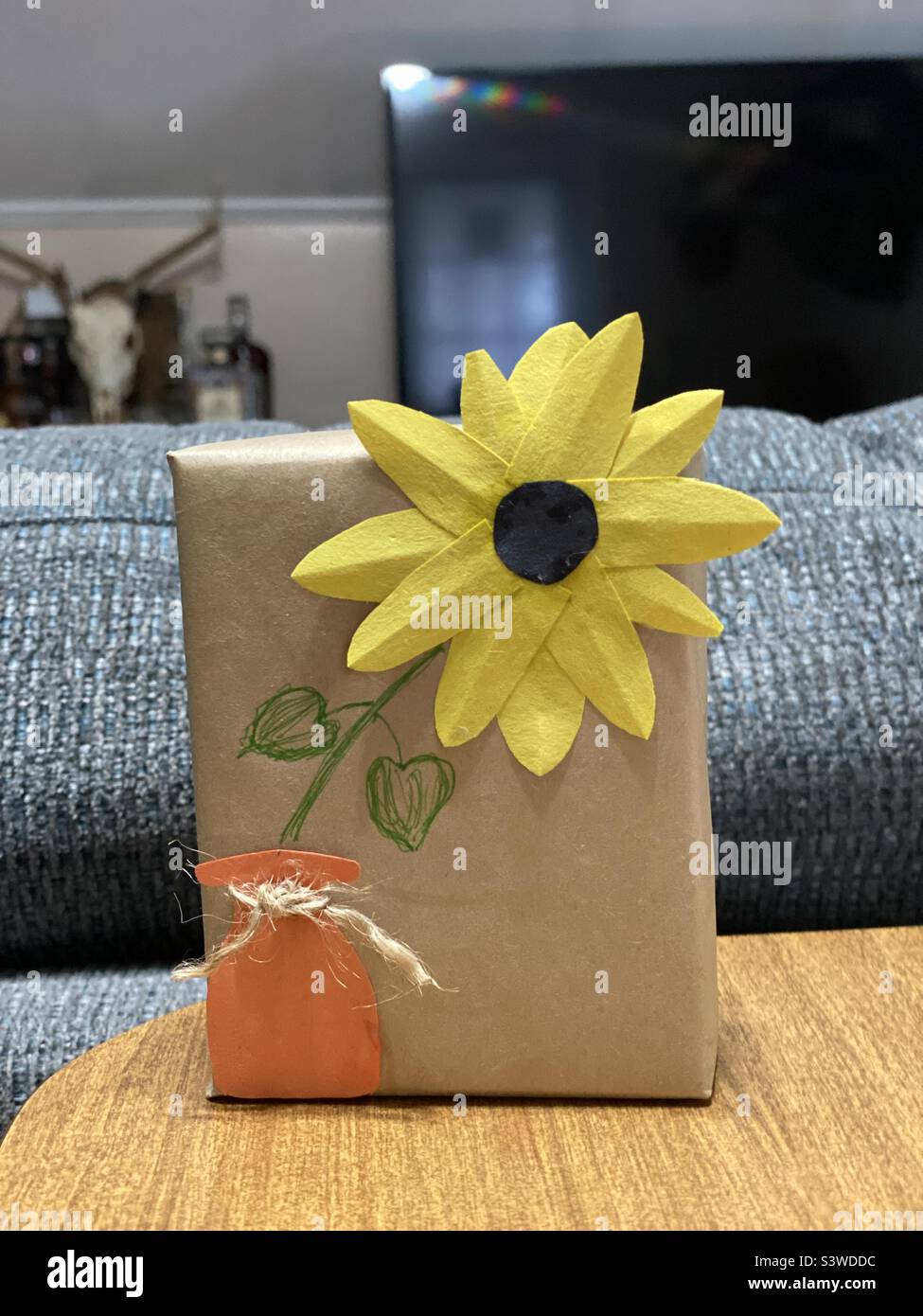 Sunflower gift wrap craft hires stock photography and images Alamy