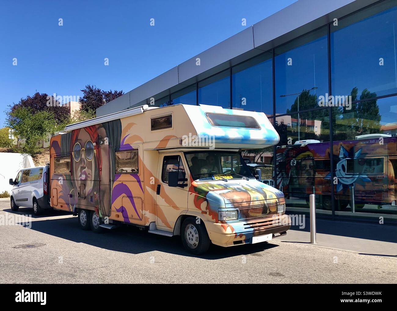 Painted Rv Large RV decorated with colourful murals Stock Photo - Alamy