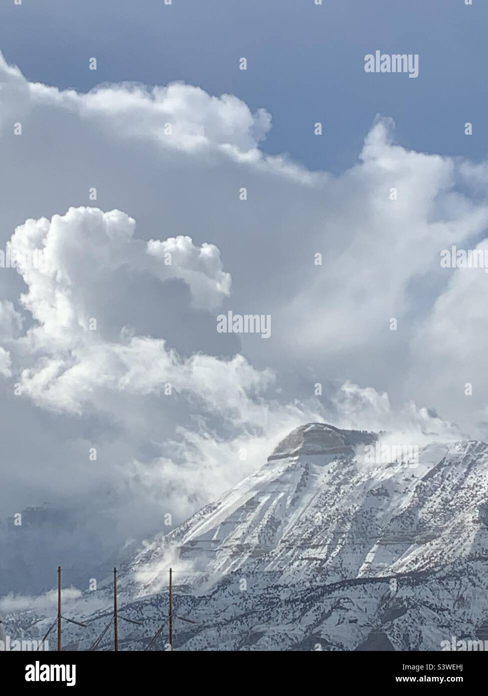 Snow blanketed Colorado Peak Stock Photo Alamy