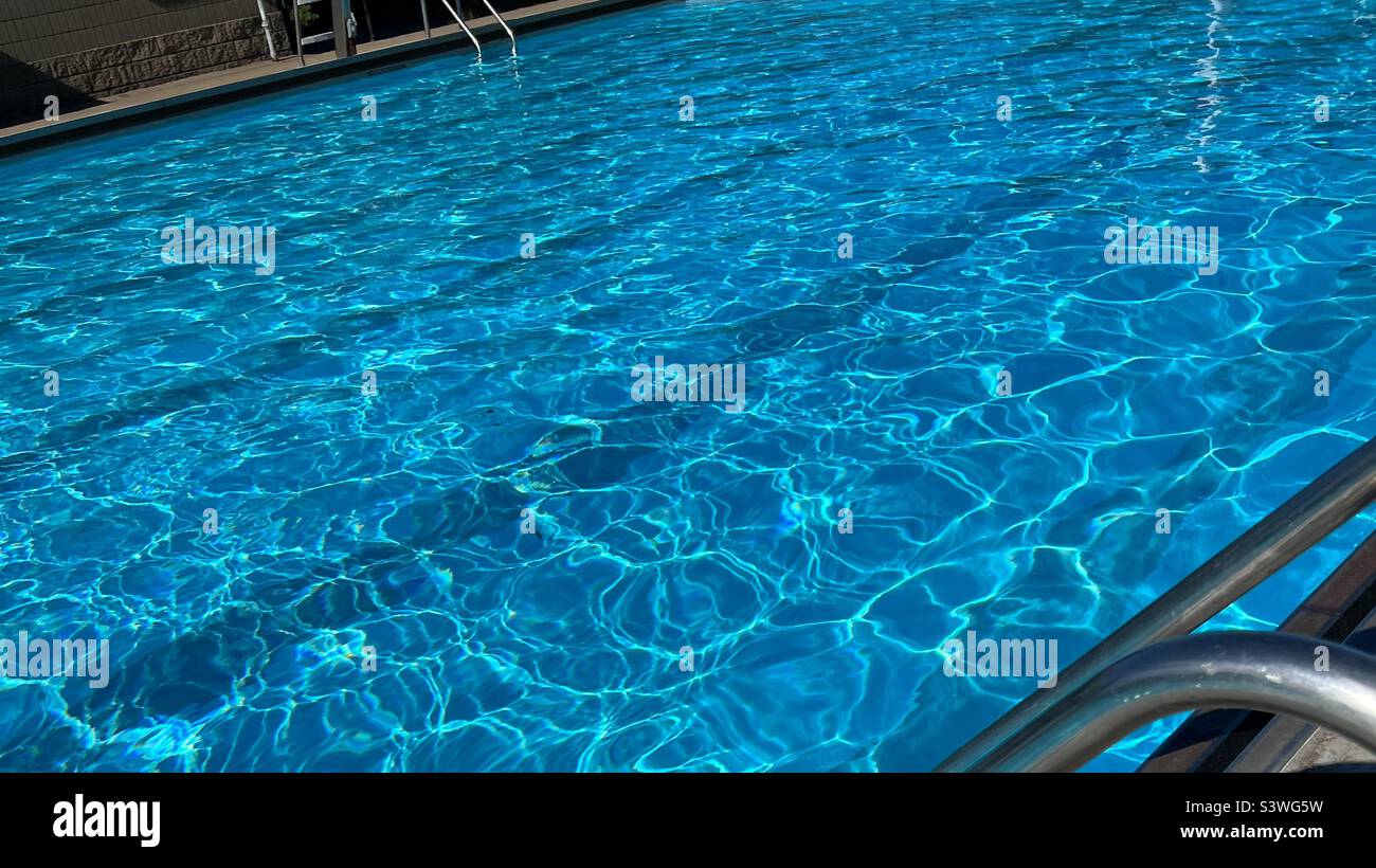 Splash pool blue hires stock photography and images Alamy