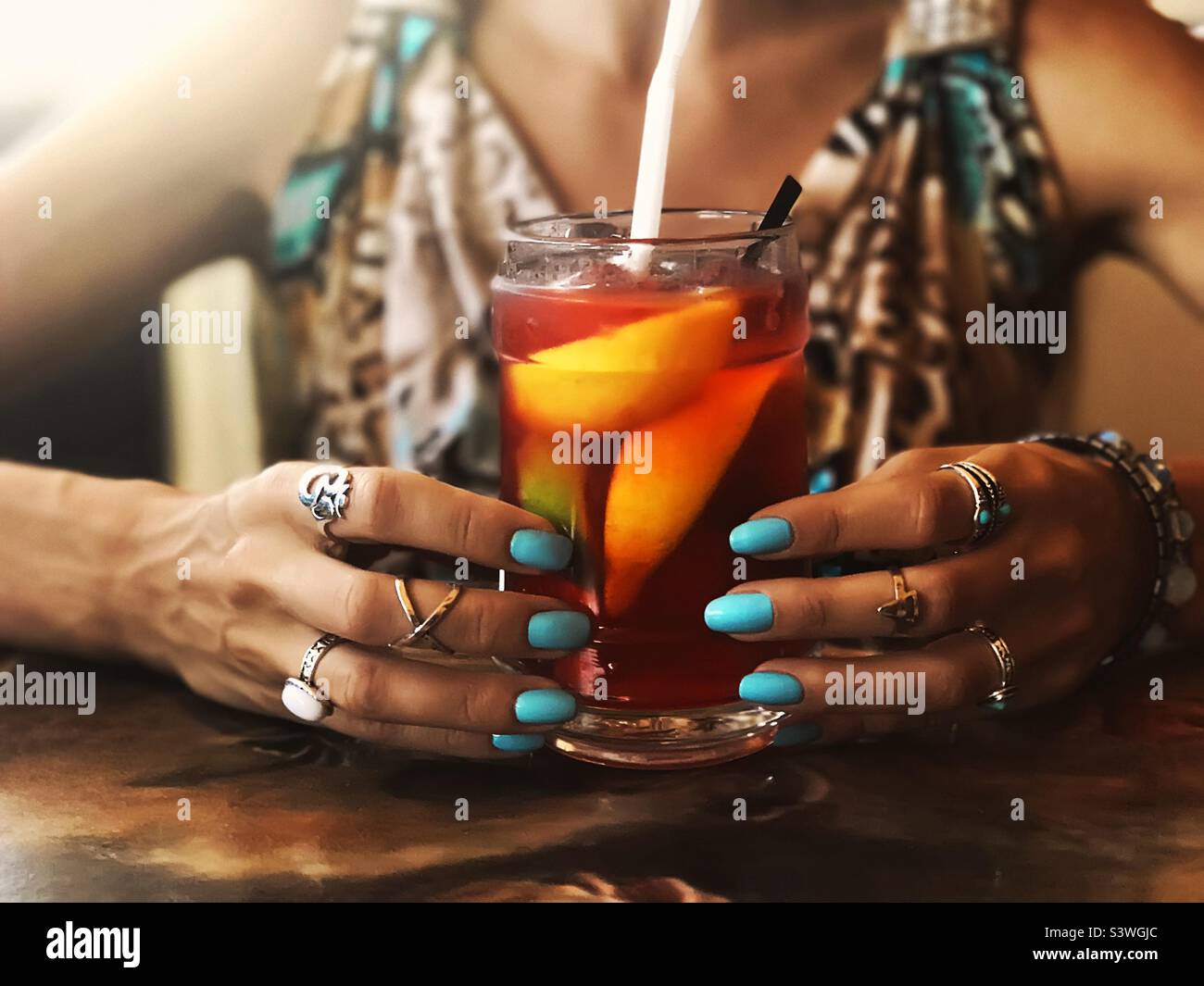 Hands holding cocktail hi-res stock photography and images - Alamy