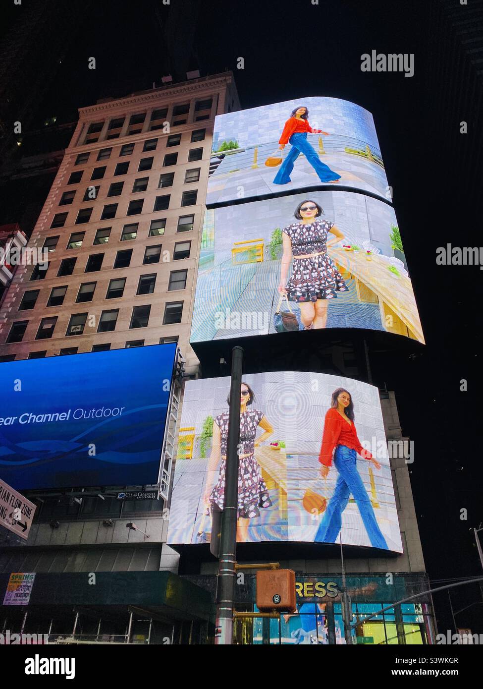 how much is a screen in times square