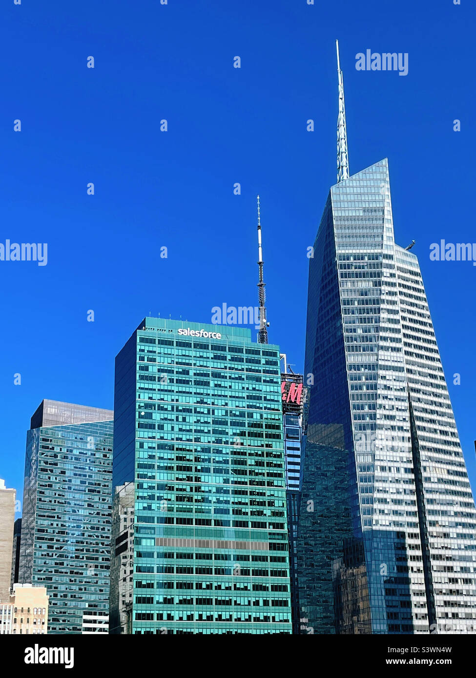 Skyscrapers surround Bryant Park in Midtown Manhattan on a clear summer day, 2022, New York City, USA Stock Photo