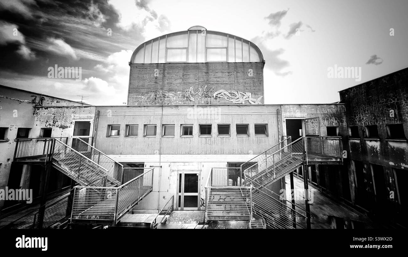 School building black white hi-res stock photography and images - Alamy