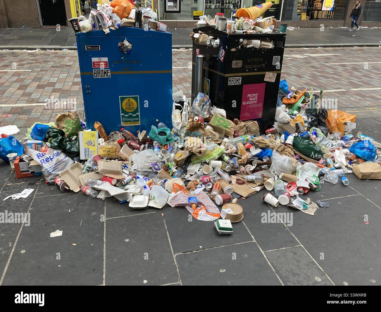 Glasgow, Scotland, UK 30th August 2022. Refuse Bin Overflows with