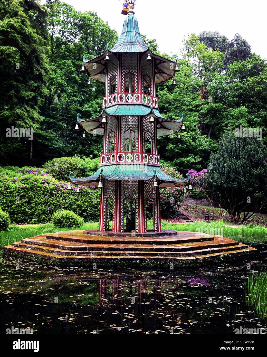 alton-towers-theme-park-england-stock-photo-alamy