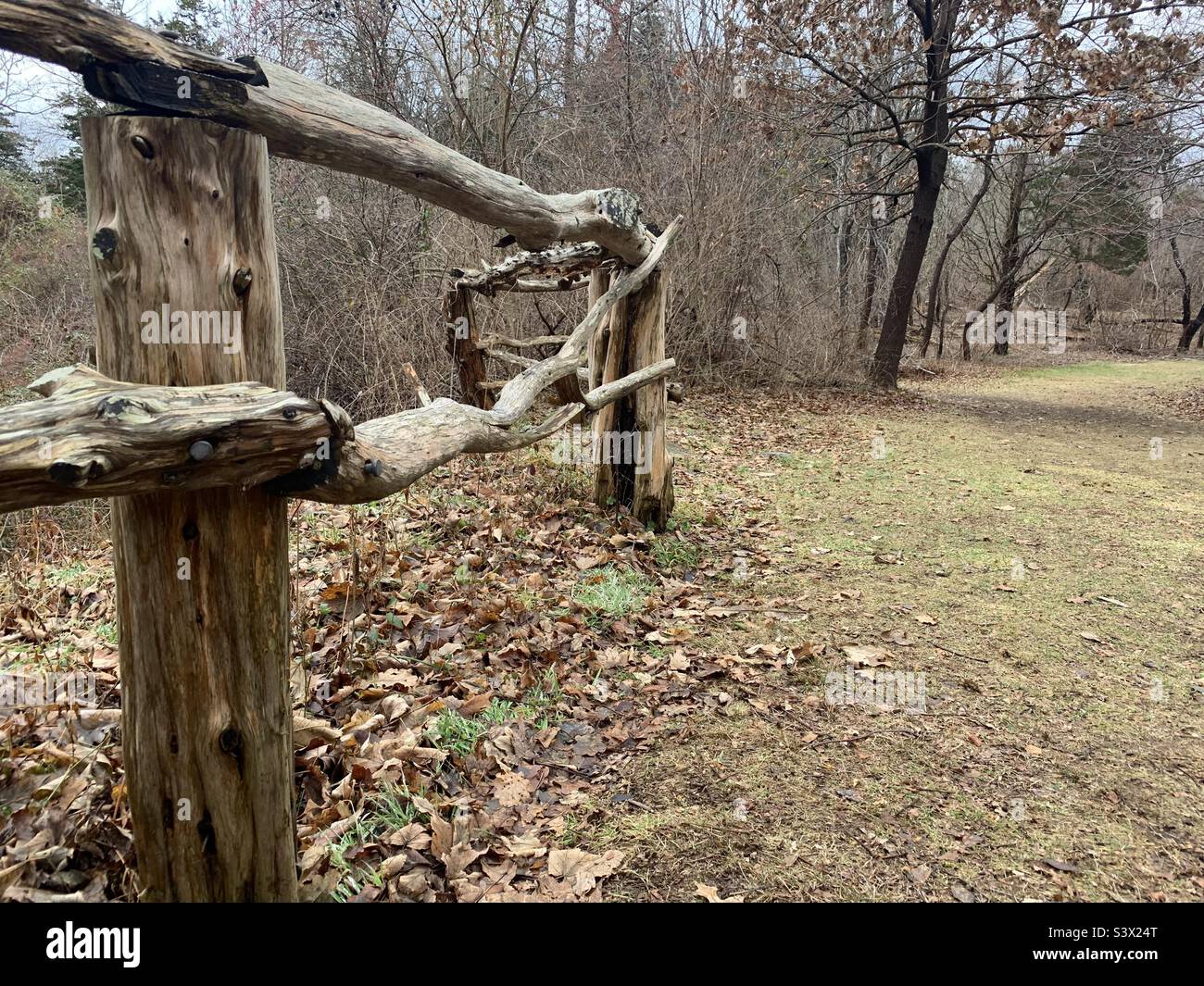 Rustic fence and trail hi-res stock photography and images - Alamy
