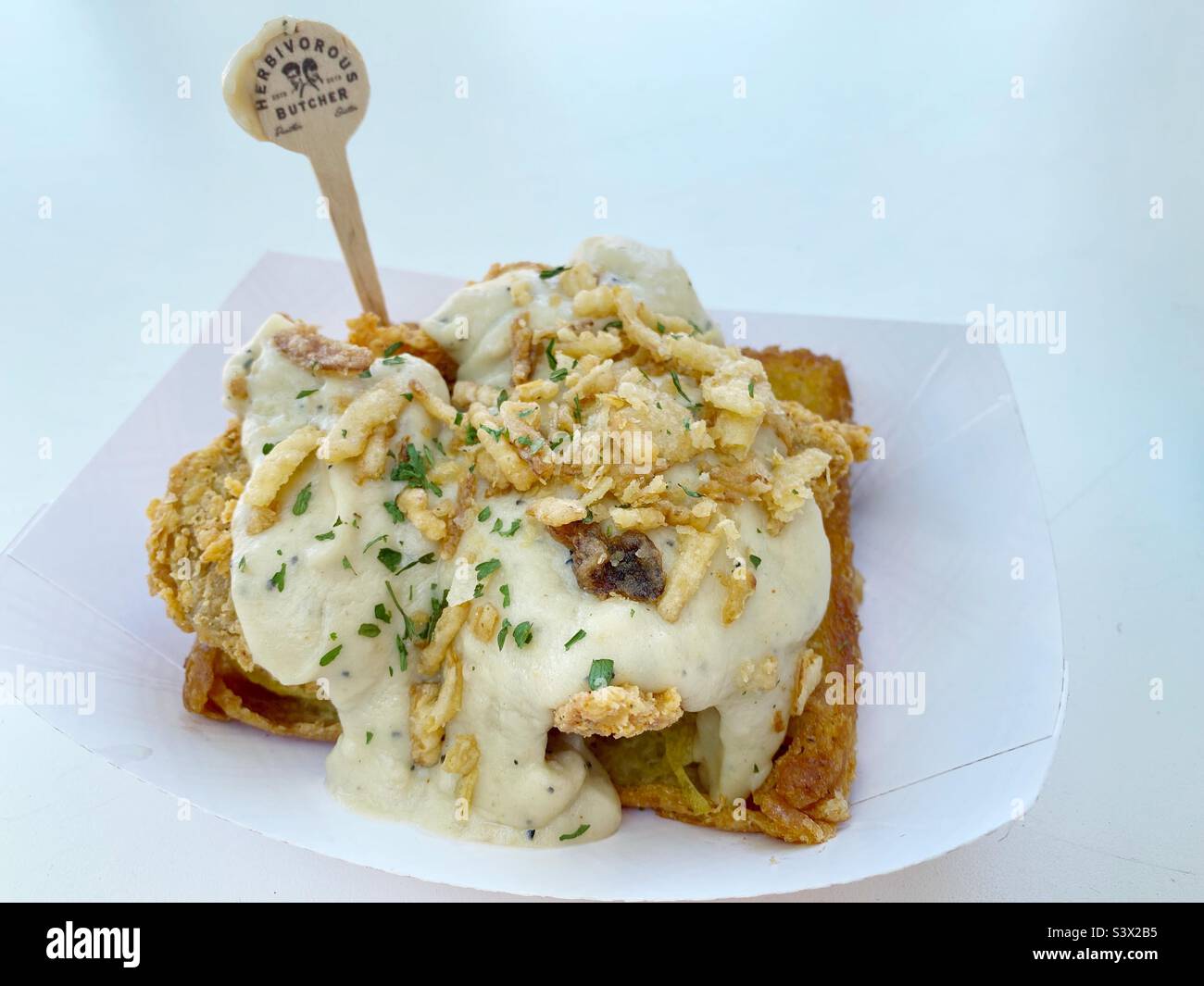 Vegan chicken with gravy on toast made by The Herbivorous Butcher in Minneapolis, Minnesota, at their Minnesota State Fair booth. Stock Photo