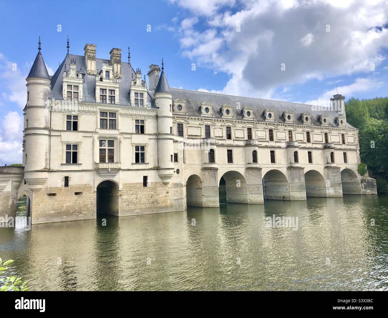 Château de Chenonceau, the Loire Valley. This beautiful château spans the river Cher, a tributary of the river Loire. Stock Photo
