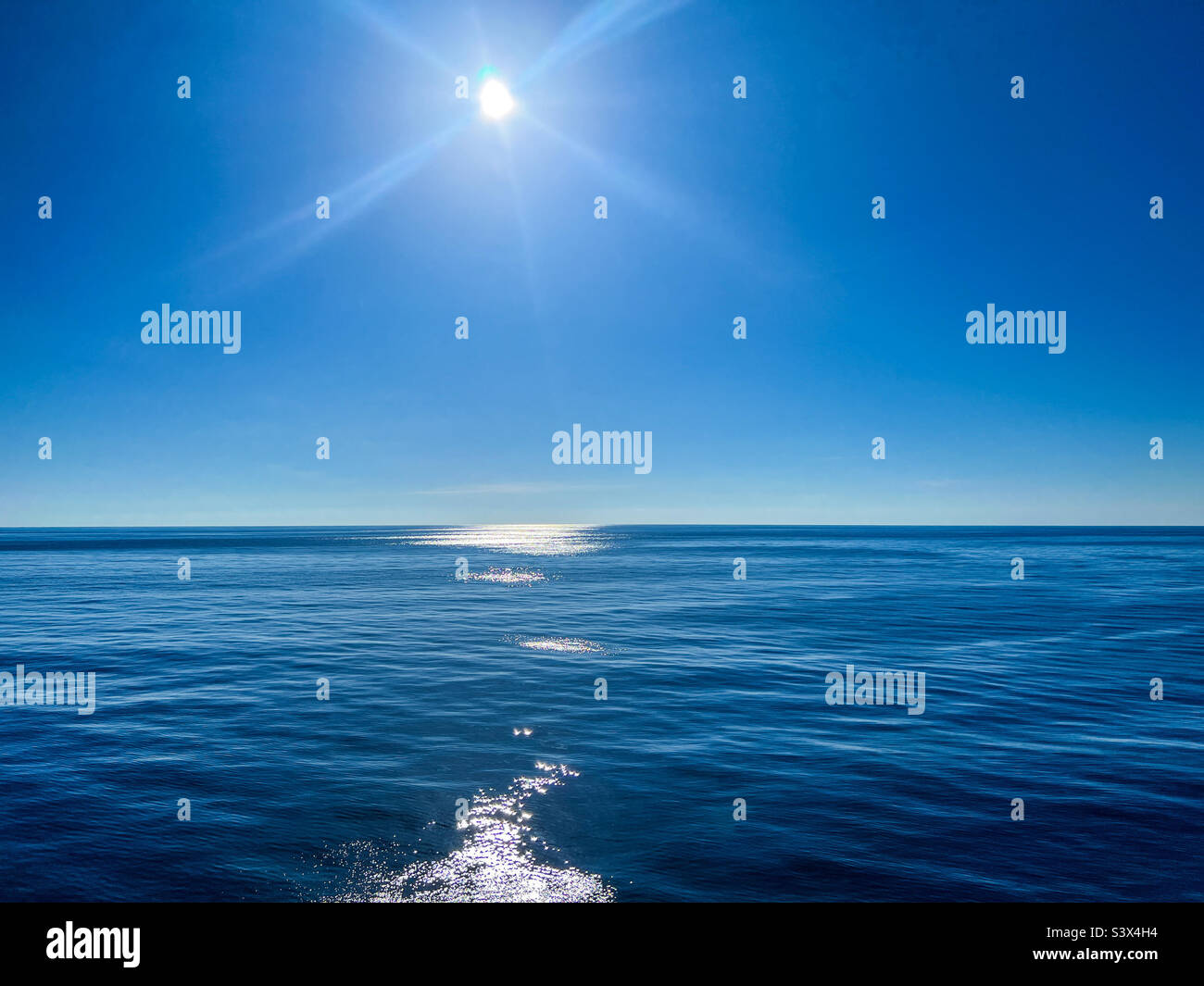 Tranquil calm blue Atlantic Ocean in summer Stock Photo