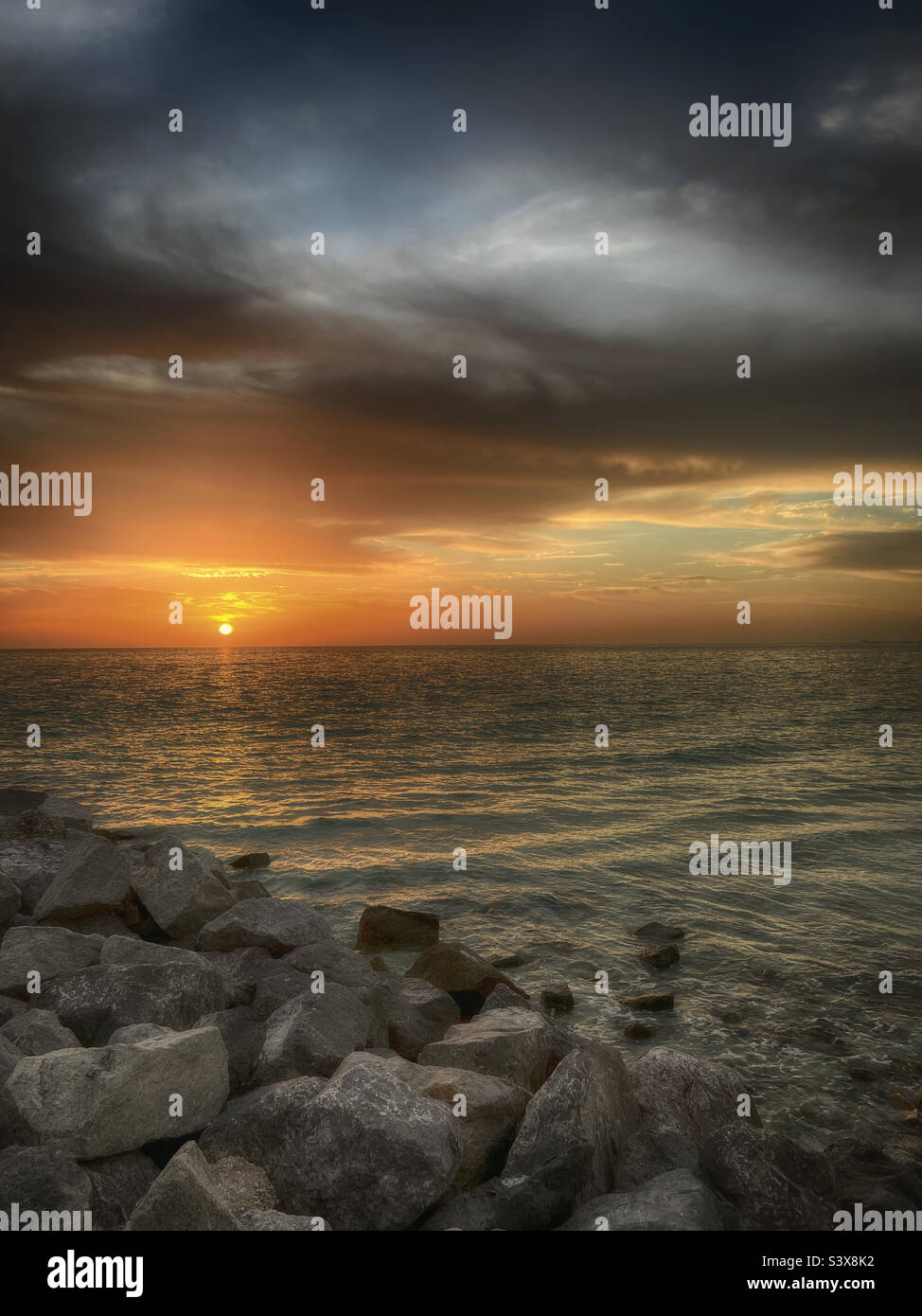 Atmospheric sunset over rocky hi-res stock photography and images - Alamy