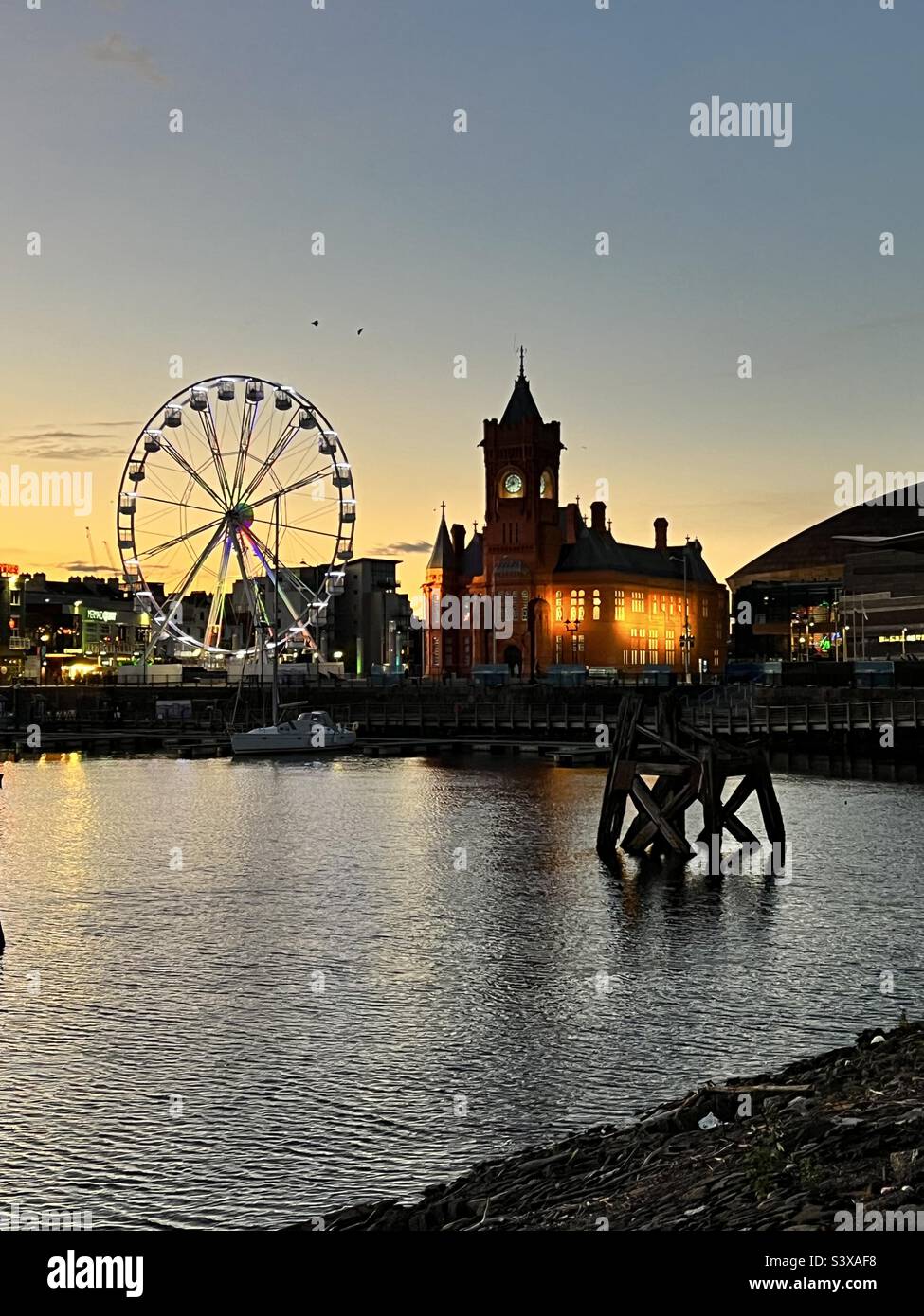 Cardiff bay sunset Stock Photo Alamy