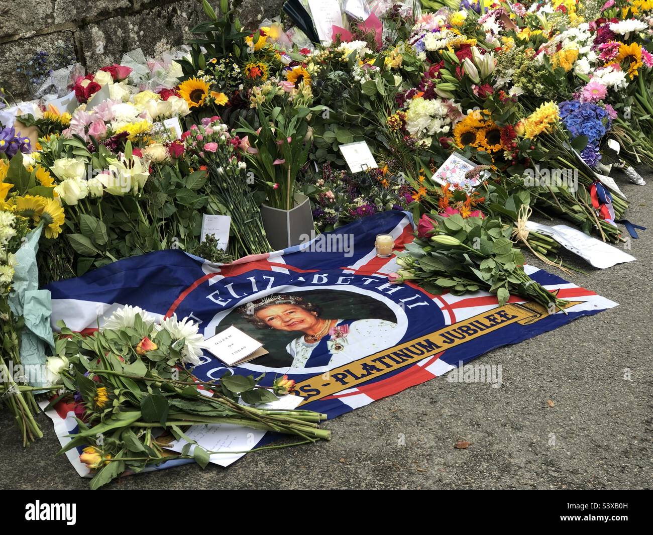 Queen's death balmoral hires stock photography and images Alamy