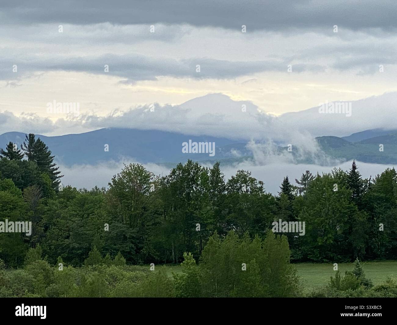 White mountains new hampshire fog hires stock photography and images