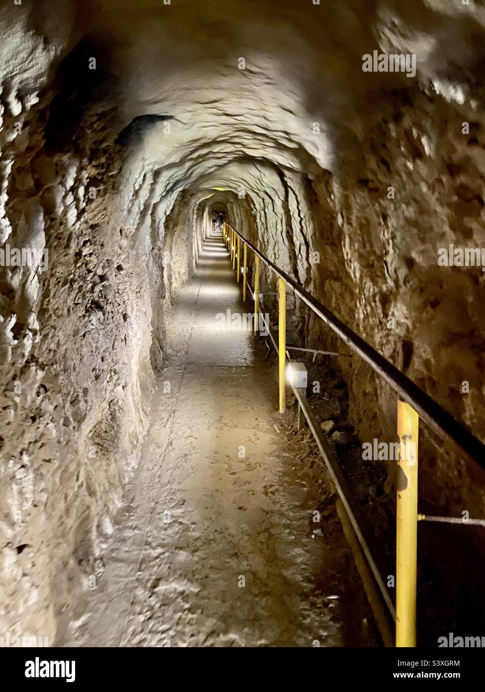 Diamond head tunnel in volcano in Hawaii Stock Photo Alamy