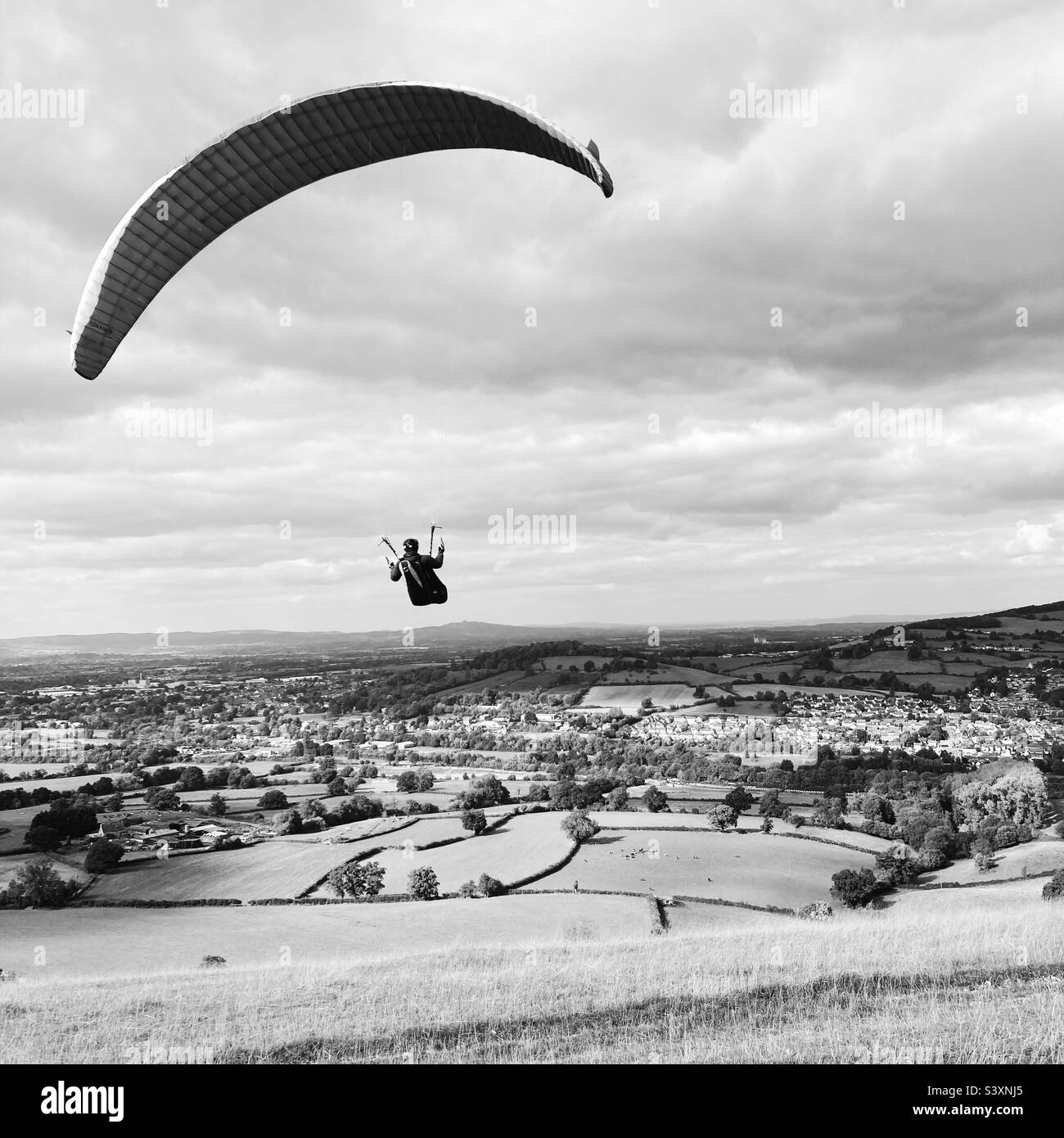 Paragliding in Gloucestershire Stock Photo Alamy