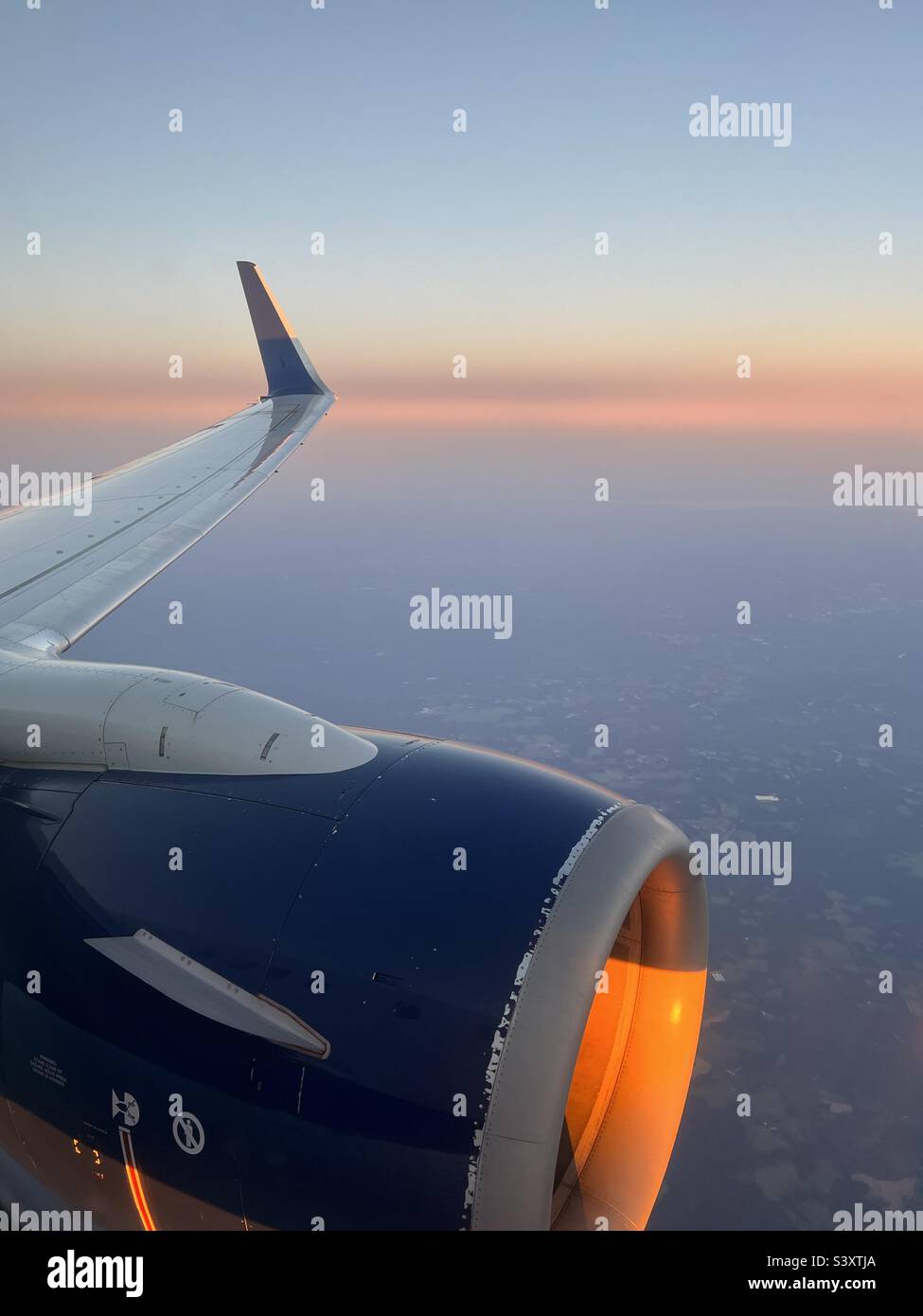 Engine wing hi-res stock photography and images - Alamy