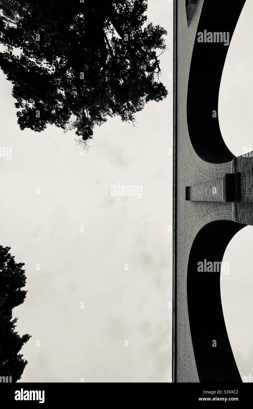 Bridge black and hi-res stock photography and images - Alamy