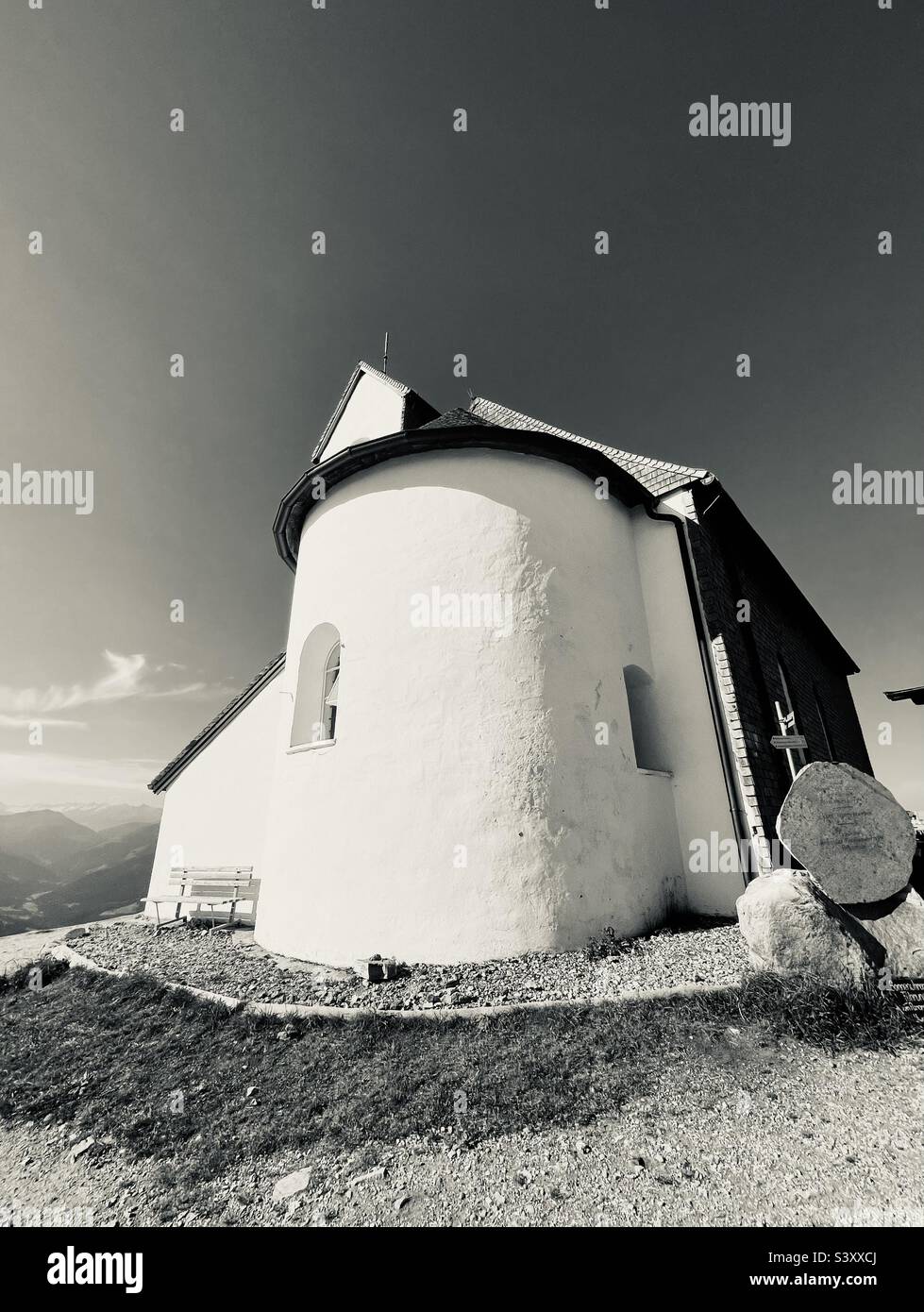Building black white hi-res stock photography and images - Alamy