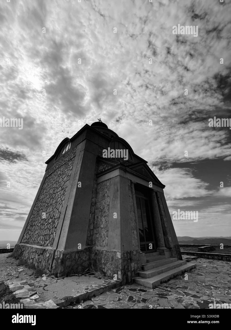 Building black and white hi-res stock photography and images - Alamy
