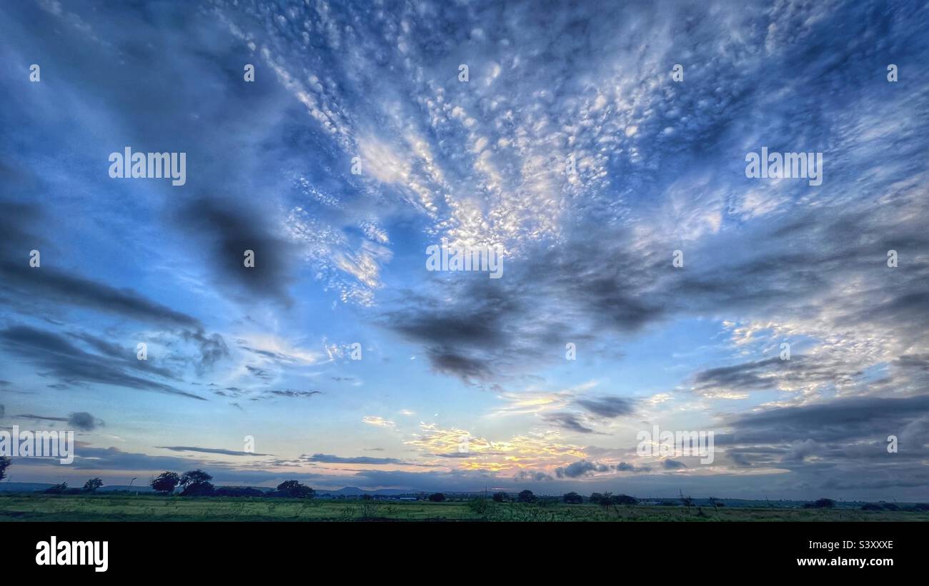 Very wide open expanse of clouds and blue skies Stock Photo - Alamy