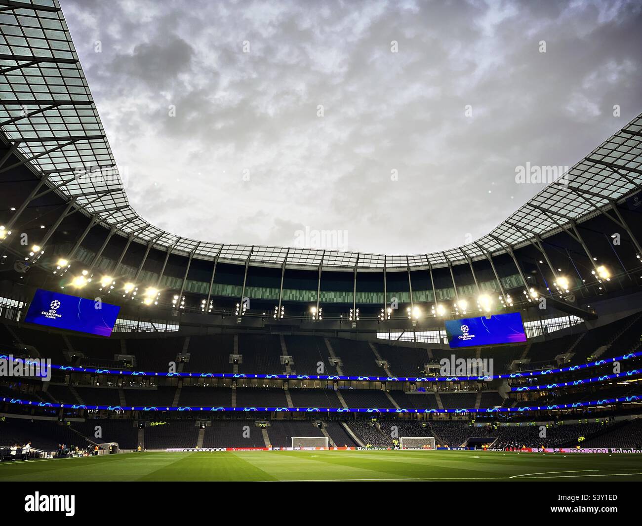 Tottenham hotspur stadium view hi-res stock photography and images - Alamy