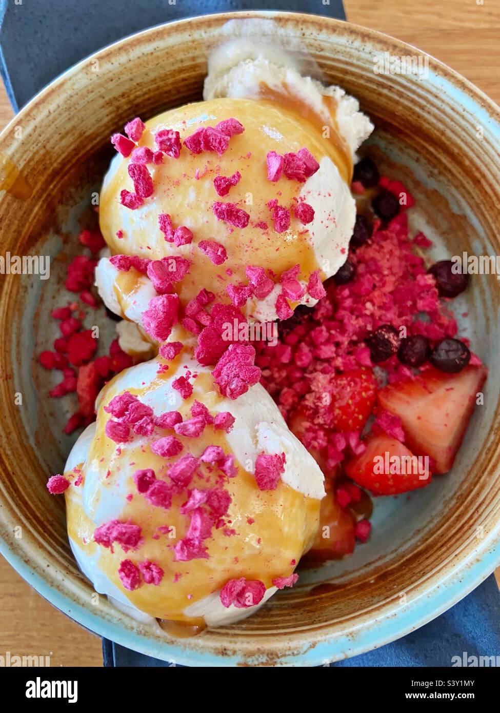 Fruit berry ice cream hi-res stock photography and images - Alamy