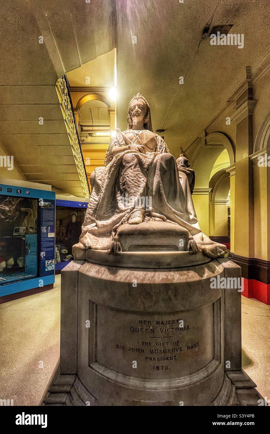 Queen Victoria statue in St Thomas’s Hospital, London Stock Photo