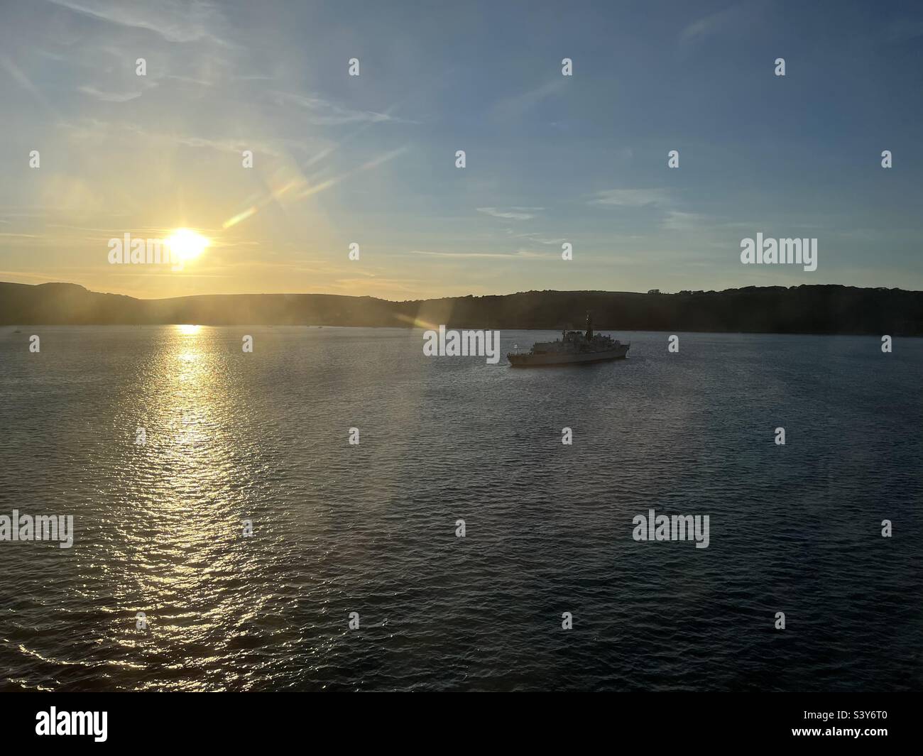 Boat sea sunset hi-res stock photography and images - Alamy