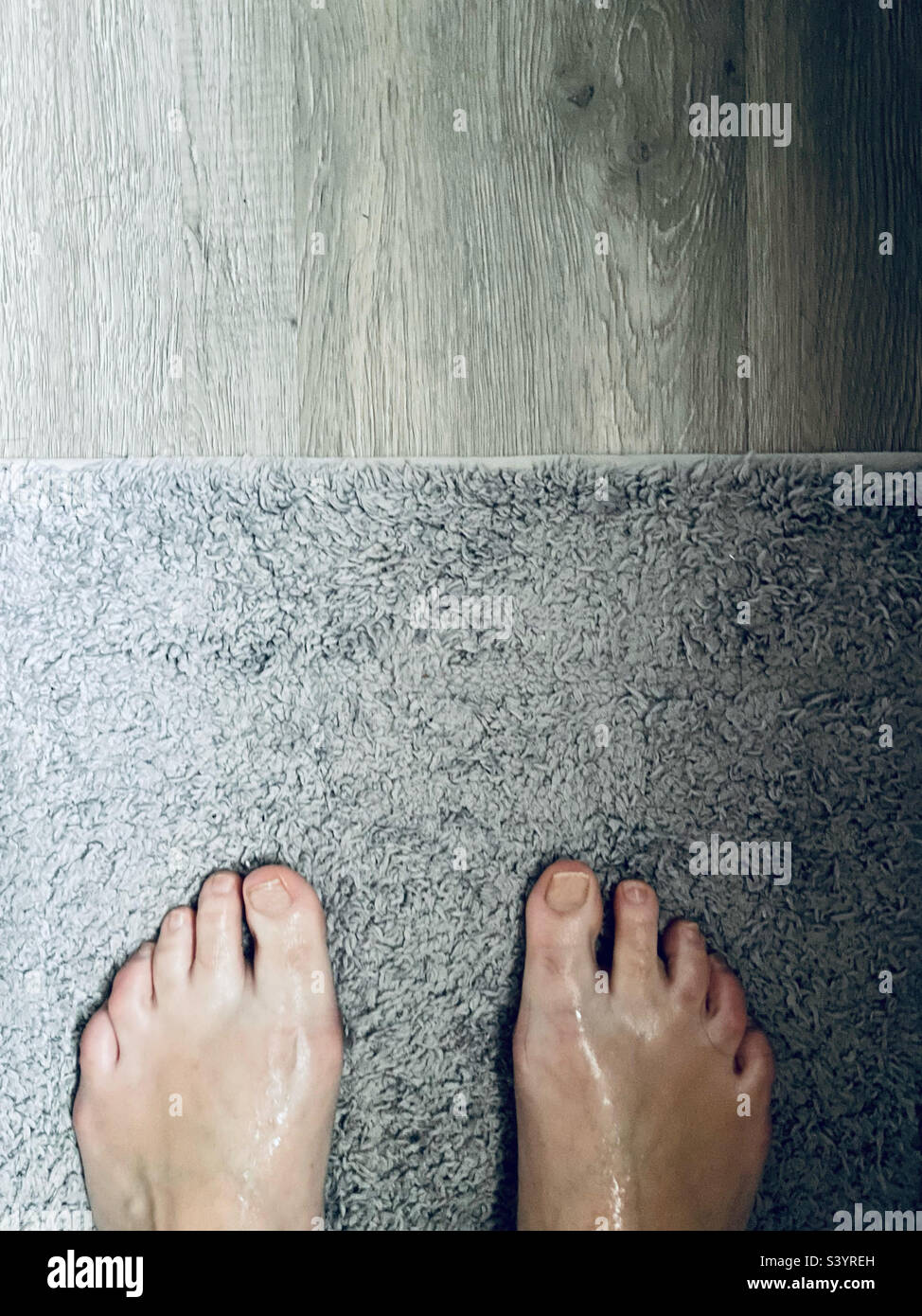 Wet feet on shower mat Stock Photo Alamy