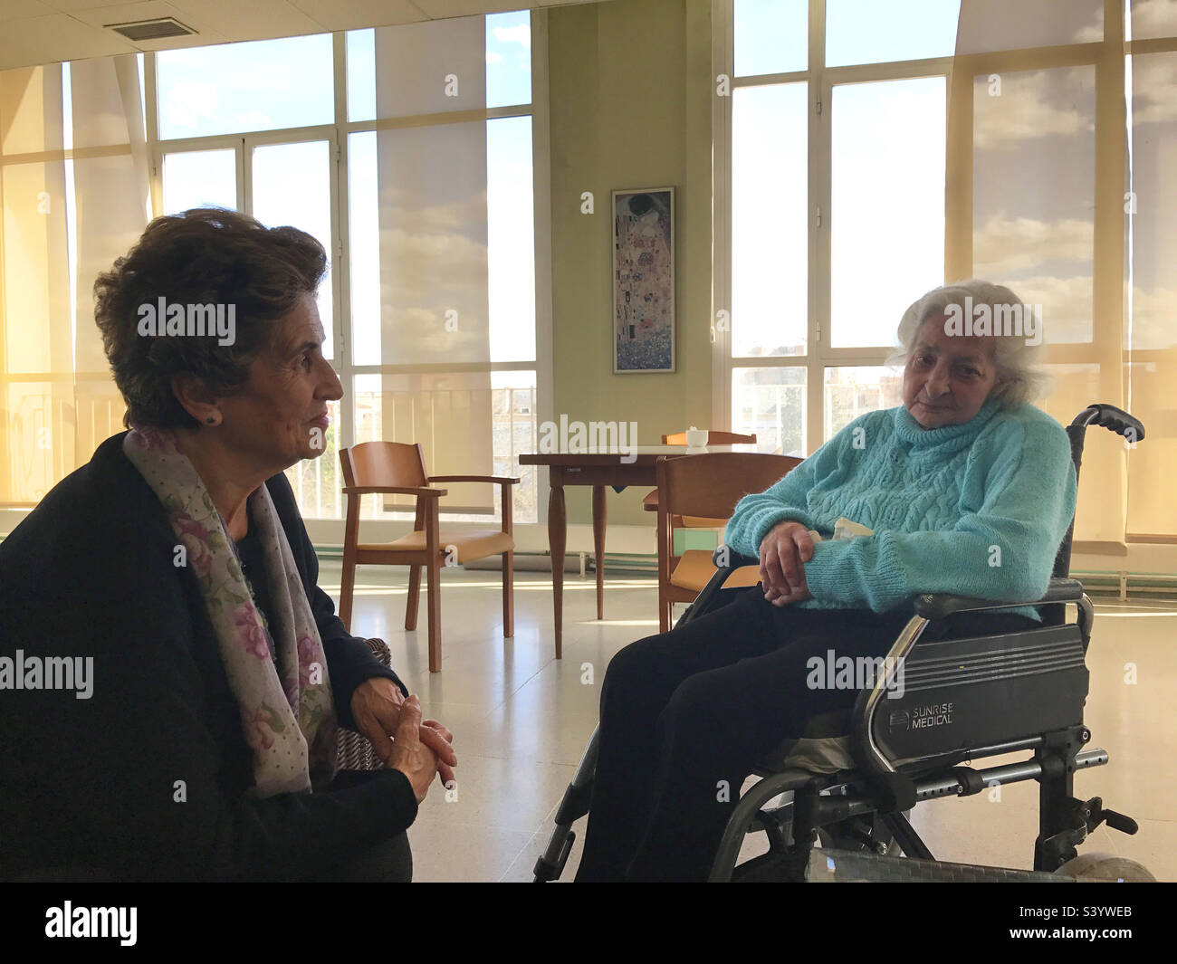 Two women senior ladies hi-res stock photography and images - Alamy